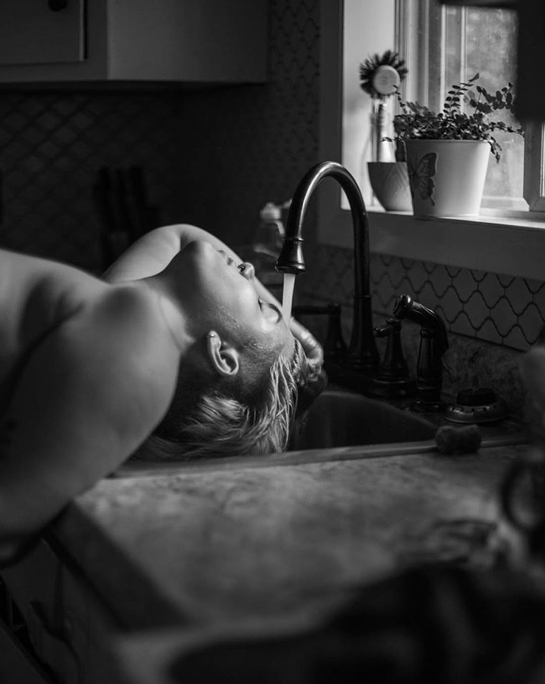 ART HOUSE WOMEN, LYNAE GLASS, KITCHEN SINK